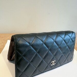 Authentic CHANEL Black Quilted Lambskin Wallet